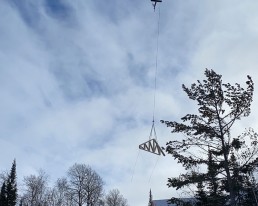 Helicopter brings in truss at a new build